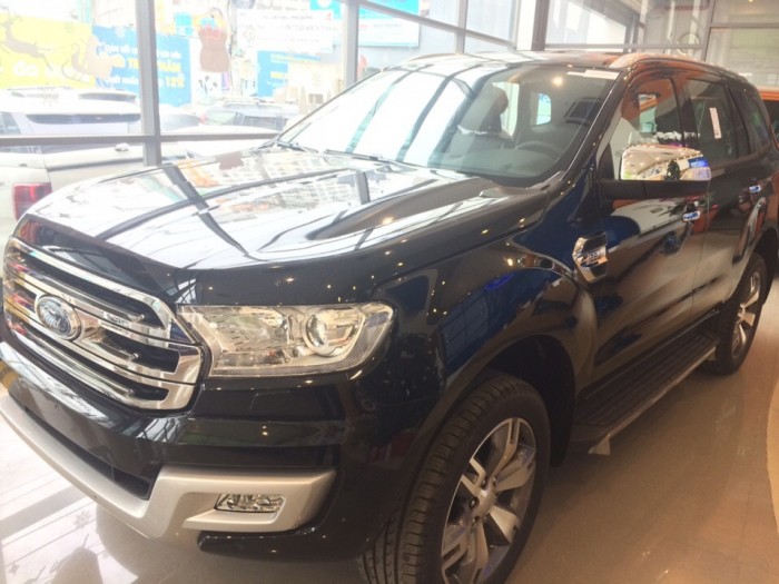 Ford Everest Limited 4x2 AT 2017, nhập khẩu Thái, tặng BH 2 chiều, trang bị full option