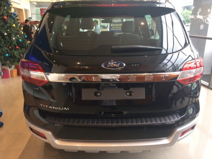 Ford Everest Limited 4x2 AT 2017, nhập khẩu Thái, tặng BH 2 chiều, trang bị full option