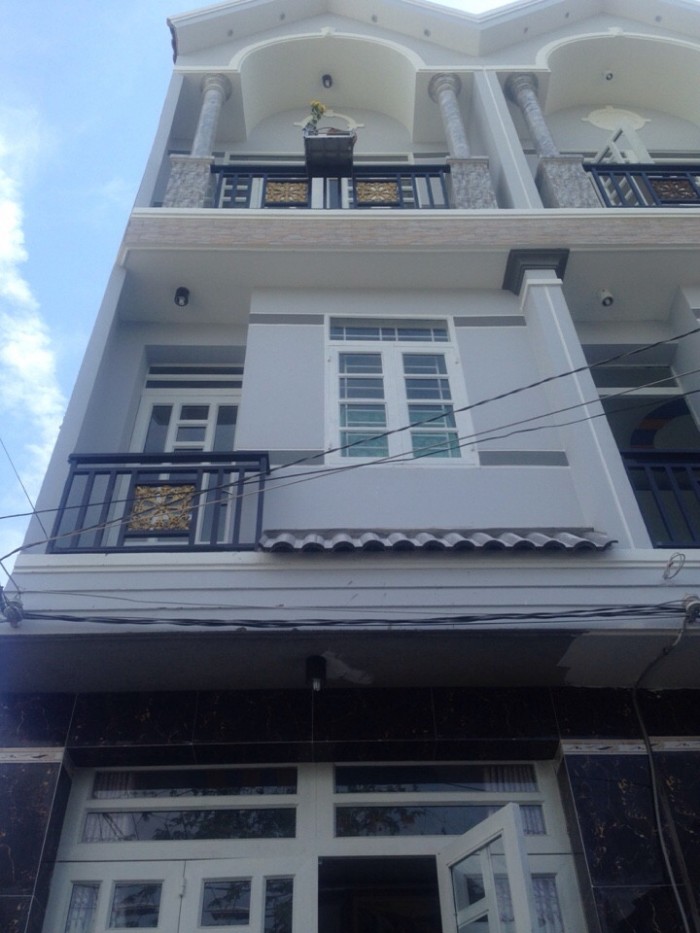 Bán nhà Nhà Bè, nhà đẹp 2 lầu đường Huỳnh Tấn Phát. Giá 890tr. Sổ hồng bao sang tên.