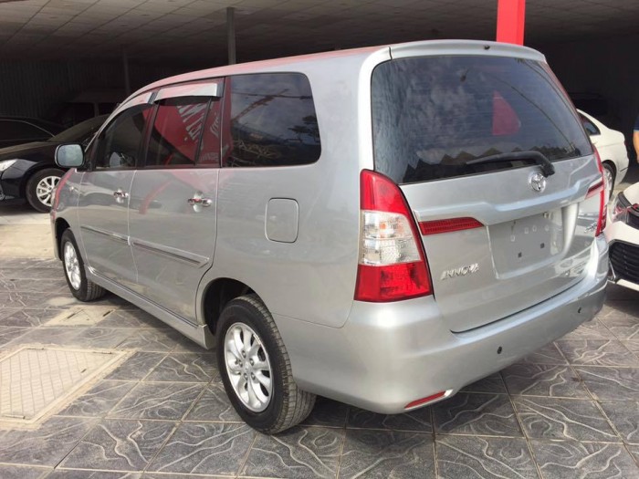 Toyota Innova số tự động, màu bạc, đời 2014