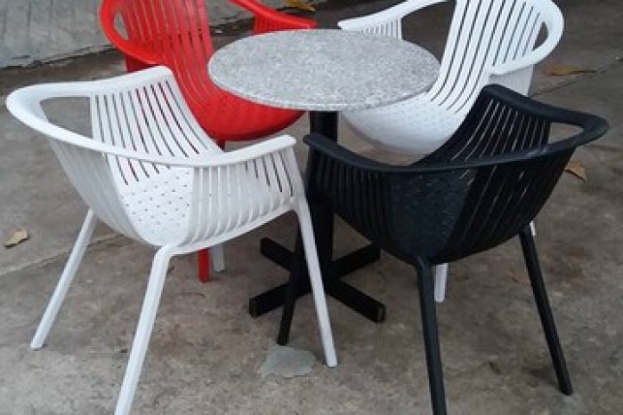 ghế nhự bành chân nhựa.