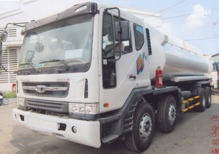 Xe tải Daewoo 4 chân M9AEF đóng bồn chở xăng dầu tải trọng 16,5 tấn