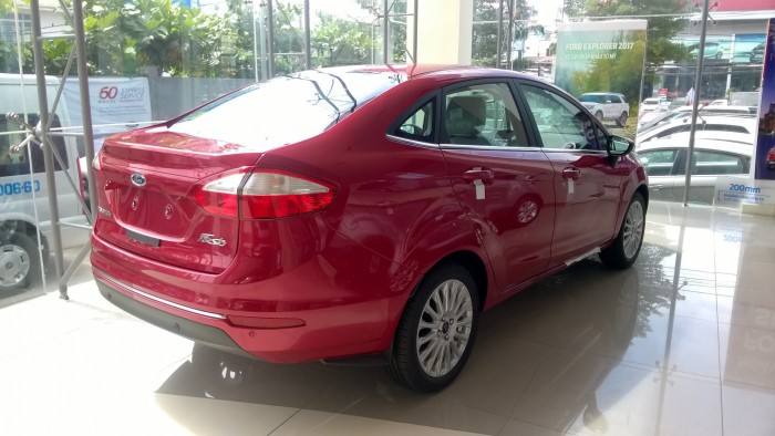 Bán Ford Fiesta Titatium 4D mầu đỏ giao ngay