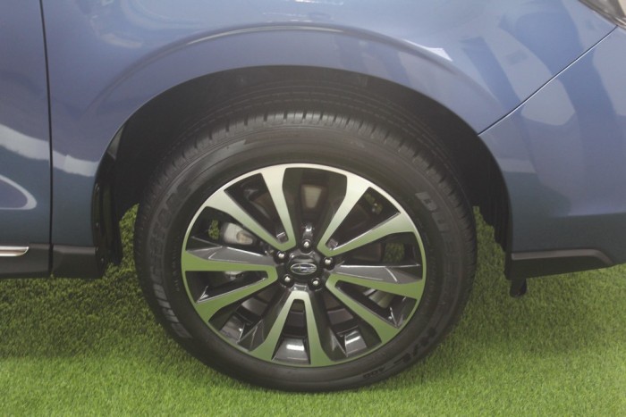 Xe Subaru Forester 2.0XT dòng xe Suv 5 chỗ, máy xăng, số tự động, màu xanh