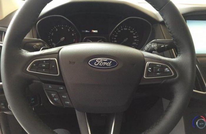 Ford Đà Lạt Cuối năm thanh lý Ford Focus AT 1.5 Ecoboots 5D Sport đời 2016, new 100% màu Đỏ