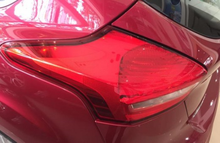 Ford Đà Lạt Cuối năm thanh lý Ford Focus AT 1.5 Ecoboots 5D Sport đời 2016, new 100% màu Đỏ