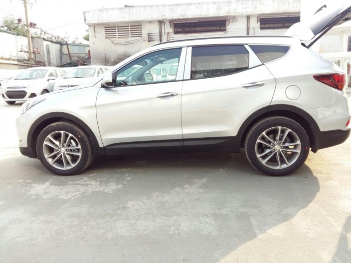 Hyundai Santafe khuyến mãi hấp dẫn nhất năm 2017.