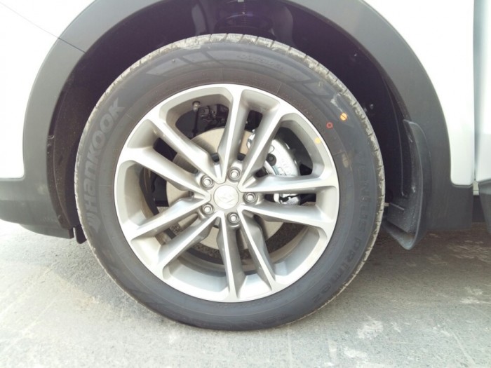 Hyundai Santafe khuyến mãi hấp dẫn nhất năm 2017.
