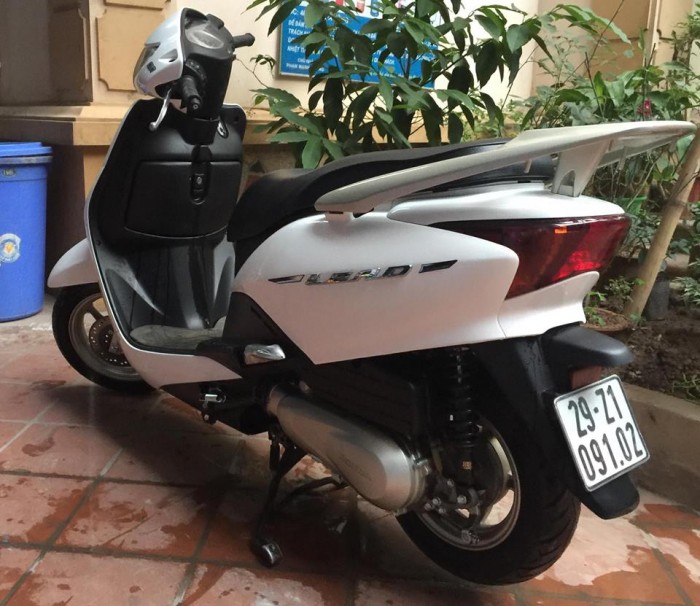 Cần Bán Honda Lead Màu Trắng Đời Chót