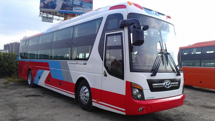 Xe khách Hyundai Tracomeco 42 giường xe nhập khẩu 3 cục,xe giao ngay.