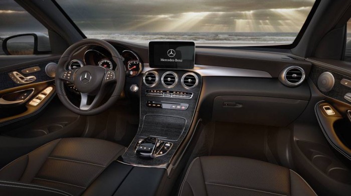 Bán xe Mercedes Benz GLC 250, 300 giao ngay toàn quốc