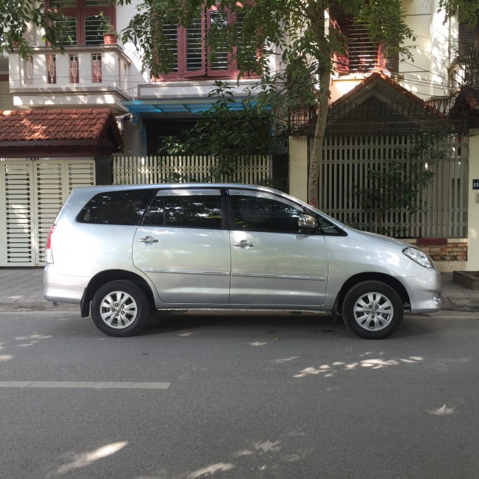 Tôi cần bán chiếc xe Toyota innova G bản đủ đời cuối 2009