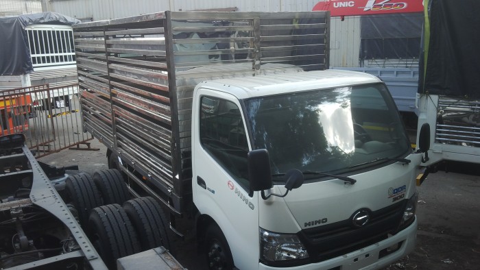 Xe chuyên dùng XZU 730L thùng chở gia cầm, toàn bộ bằng INOX giá rẻ cạnh nhất thị trường