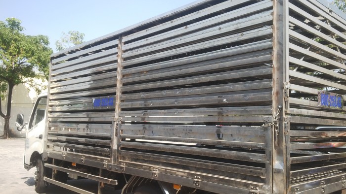 Xe chuyên dùng XZU 730L thùng chở gia cầm, toàn bộ bằng INOX giá rẻ cạnh nhất thị trường