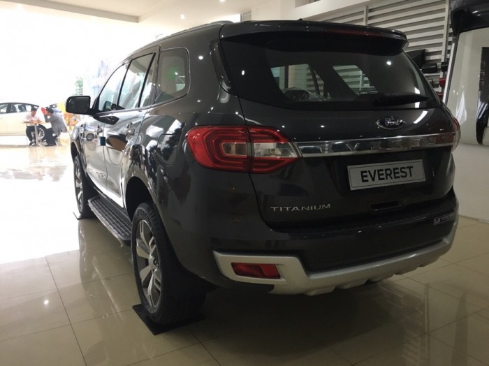 Ford Everest Titanium 2.2L màu xám, Hỗ trợ trả góp, Giao xe toàn quốc