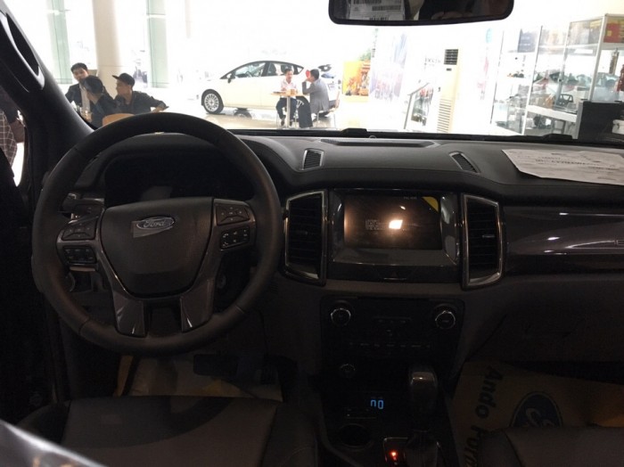 Ford Everest Titanium 2.2L màu xám, Hỗ trợ trả góp, Giao xe toàn quốc