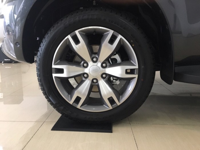 Ford Everest Titanium 2.2L màu xám, Hỗ trợ trả góp, Giao xe toàn quốc