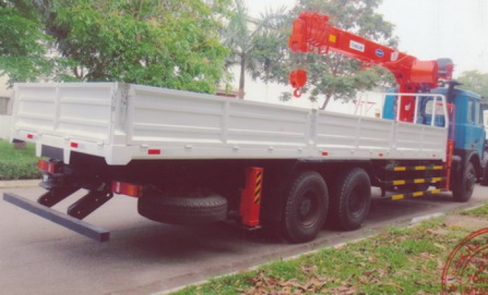 Xe tải gắn cẩu tải trọng 7.5T - Veam-Maz VT1100 gắn cẩu SOOSAN SCS746L 7tấn, giao hàng ngay