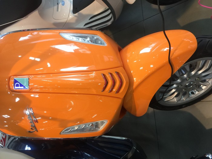 Vespa Primavera giá chính hãng