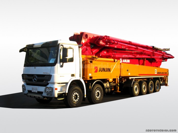 Xe Bơm bê tông Junjin JXZZ38-5.16HP cần 38m, động cơ bền bỉ, giá tốt, tiết kiệm nhiên liệu