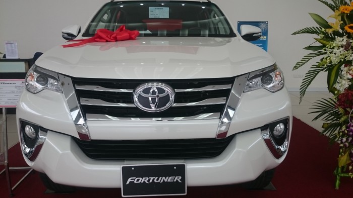 Bán Xe Toyota Fortuner 2.7V 4x2AT 2017, Mầu Trắng Giá 1 Tỷ 149 Triệu
