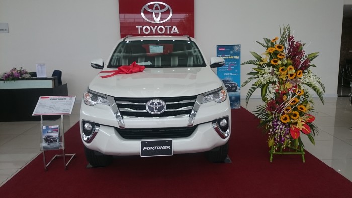 Bán Xe Toyota Fortuner 2.7V 4x2AT 2017, Mầu Trắng Giá 1 Tỷ 149 Triệu