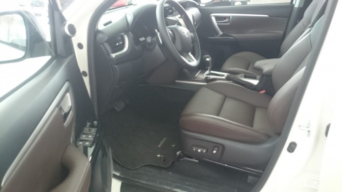 Bán Xe Toyota Fortuner 2.7V 4x2AT 2017, Mầu Trắng Giá 1 Tỷ 149 Triệu