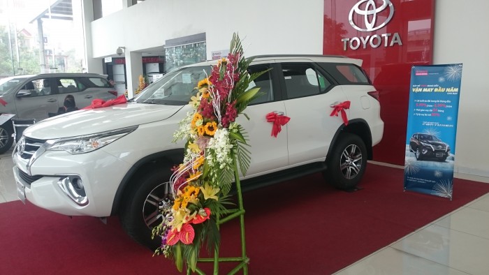 Bán Xe Toyota Fortuner 2.7V 4x2AT 2017, Mầu Trắng Giá 1 Tỷ 149 Triệu