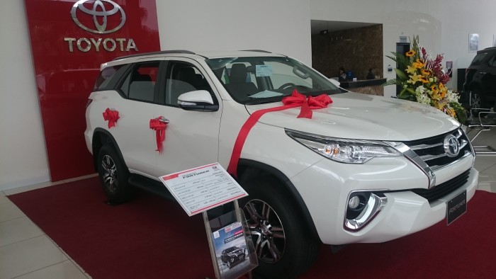Bán Xe Toyota Fortuner 2.7V 4x2AT 2017, Mầu Trắng Giá 1 Tỷ 149 Triệu