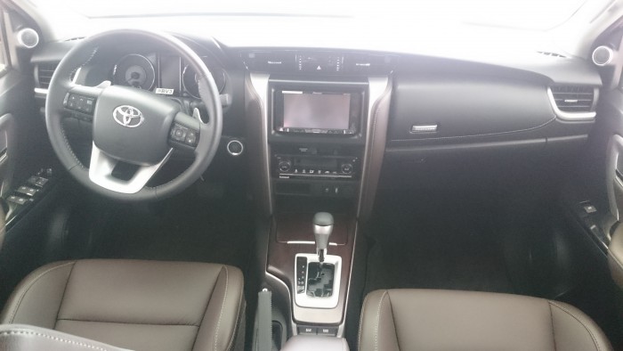 Bán Xe Toyota Fortuner 2.7V 4x2AT 2017, Mầu Trắng Giá 1 Tỷ 149 Triệu