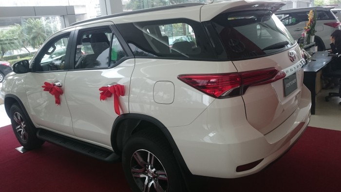 Bán Xe Toyota Fortuner 2.7V 4x2AT 2017, Mầu Trắng Giá 1 Tỷ 149 Triệu