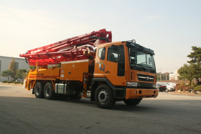 Bán xe Bơm bê tông Junjin JXZZ38-5.16HP 38m, nhập khẩu mới 100%, giao ngay