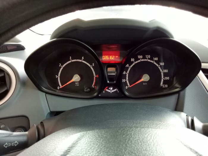 Sài Gòn Ford bán fiesta đời 2011 màu cam, chạy 26.000km 1.6L AT