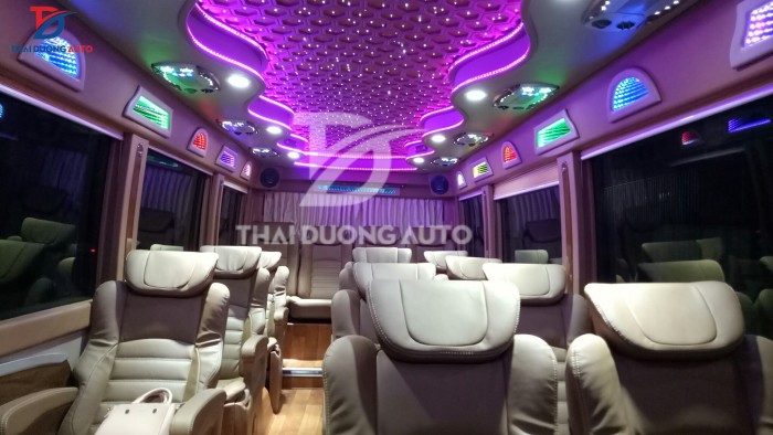 Xe County Tracomeco độ 17 ghế siêu sang