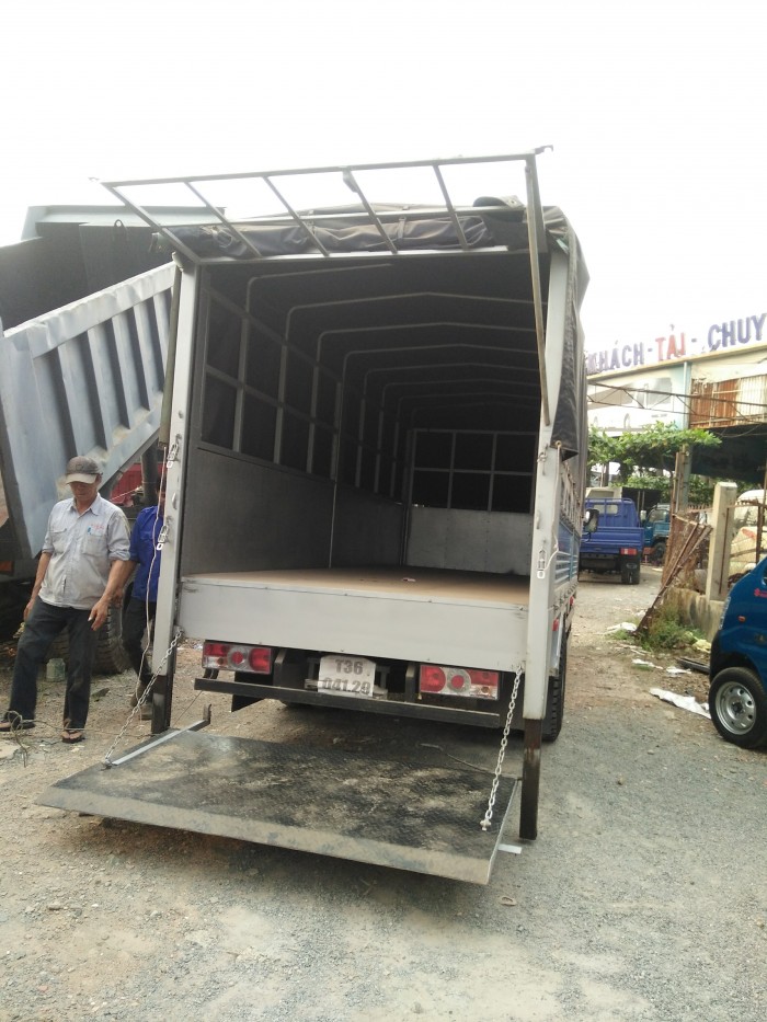 Xe tải thùng mui bạt bửng nâng