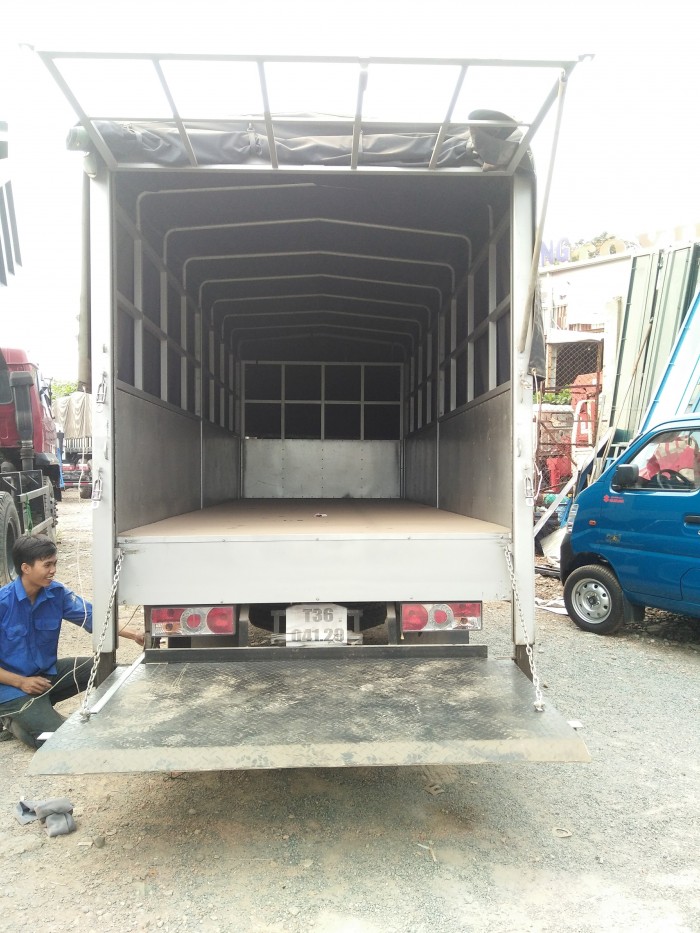 Xe tải thùng mui bạt bửng nâng