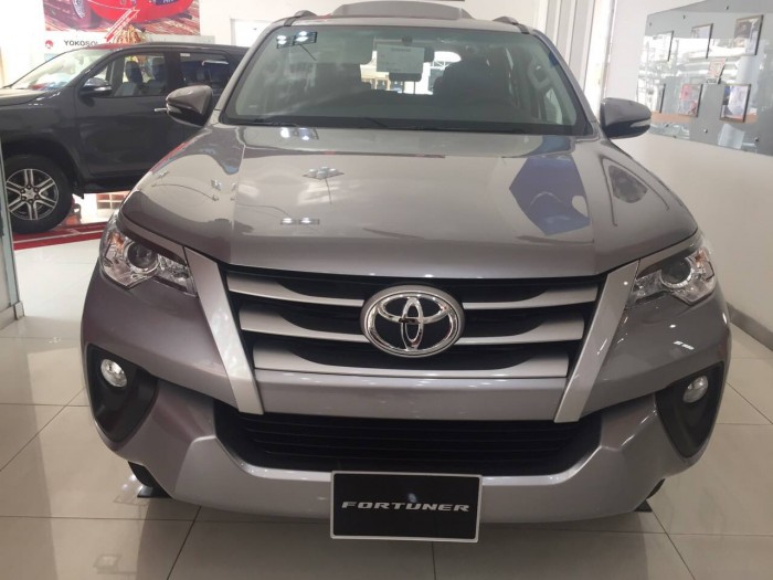 Bán xe toyota fortuner 2.4g, số tay 6 cấp, màu bạc, xe mới 100%, nhập khẩu nguyên xe.