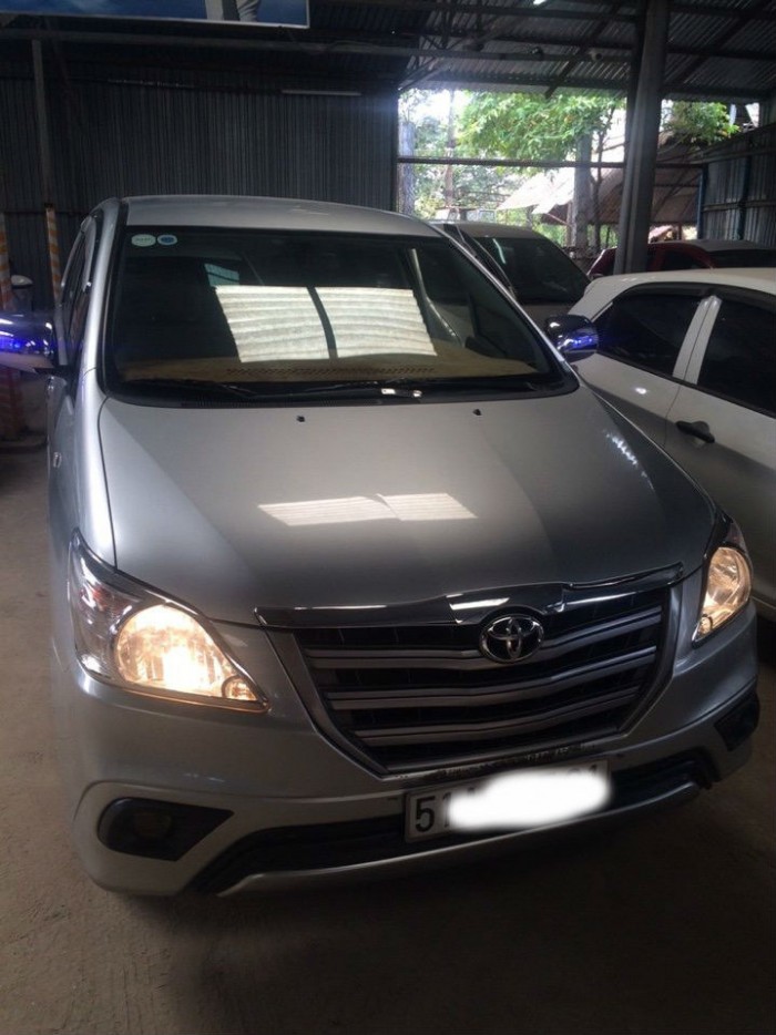Toyota innova E 2014 2.0MT màu bạc bstp