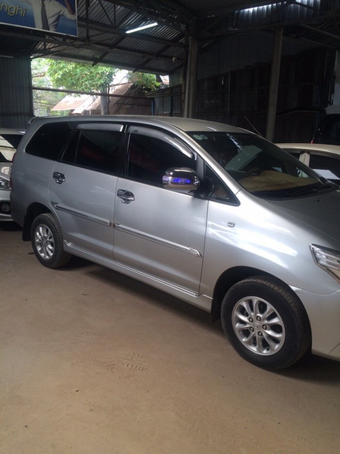 Toyota innova E 2014 2.0MT màu bạc bstp