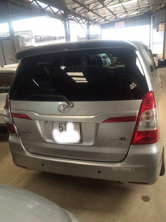 Toyota innova E 2014 2.0MT màu bạc bstp