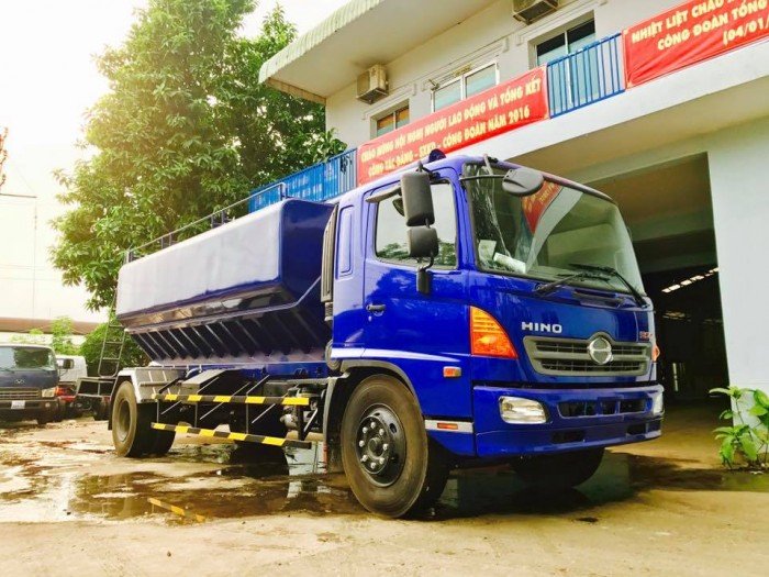 Bán xe tải Hino FG8JPSB 6,8 Tấn thùng chở cám gạo 18m3 giá siêu rẻ