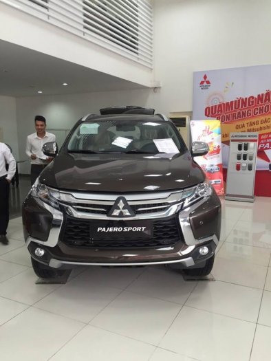 Mitsubishi Pajero Sport  huyền thoại. nhập khẩu nguyên chiếc . ưu đãi tháng 2. liên hệ ngay để có giá tốt