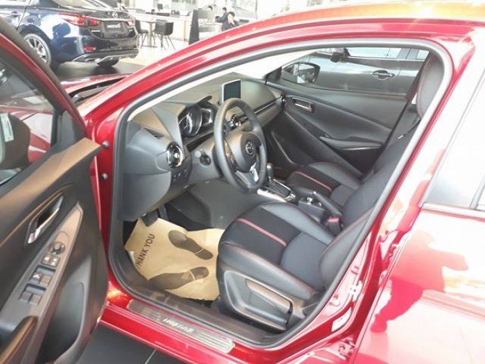 Mazda 2 hatchback đẹp long lanh