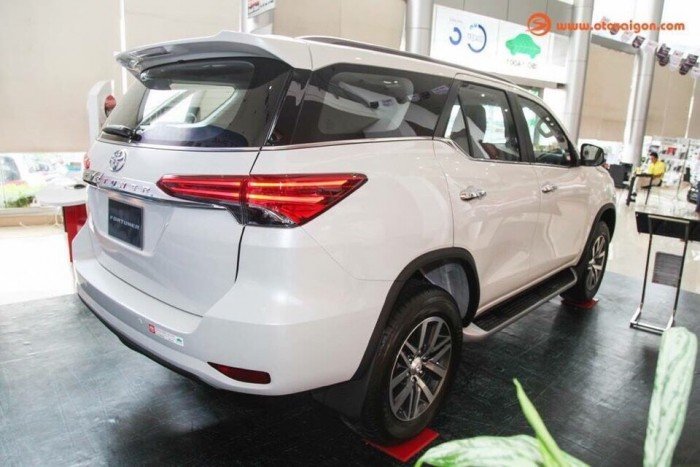 Fortuner 2.4g màu trắng giao ngay