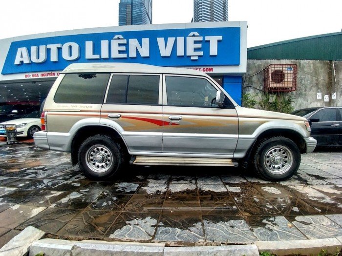 Mitsubishi Pajero MT 2004