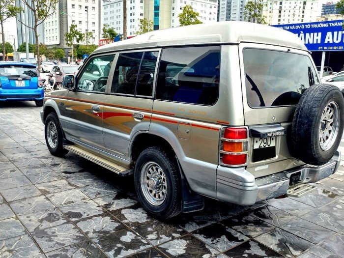 Mitsubishi Pajero MT 2004