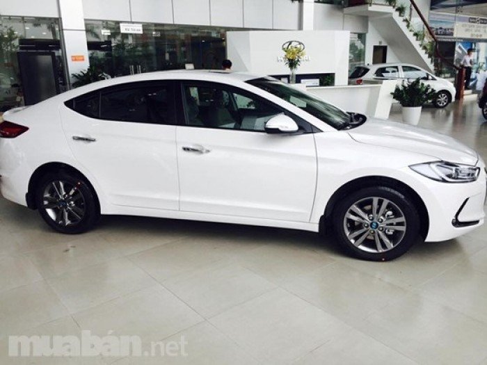 Hyundai Elantra mẫu mới: đẳng cấp, sang trọng, lịch lãm đầy sự thu hút.