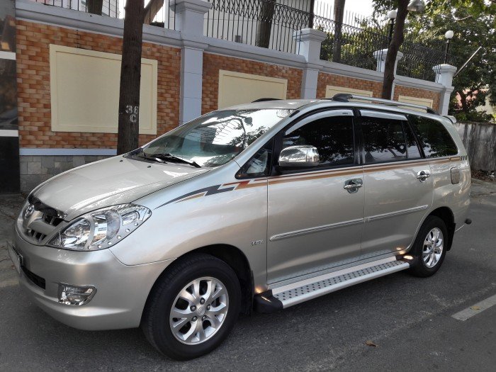 Toyota Innova G màu bạc số tay 1 đời chủ