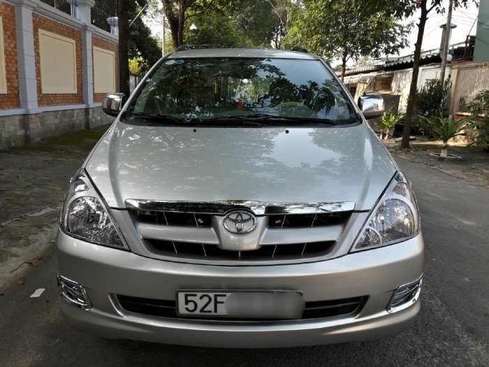 Toyota Innova G màu bạc số tay 1 đời chủ