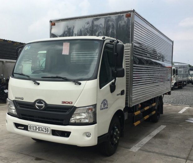Bán xe Hino XZU 650L 1,8 tấn thùng kín ra vào thành phố ban ngày